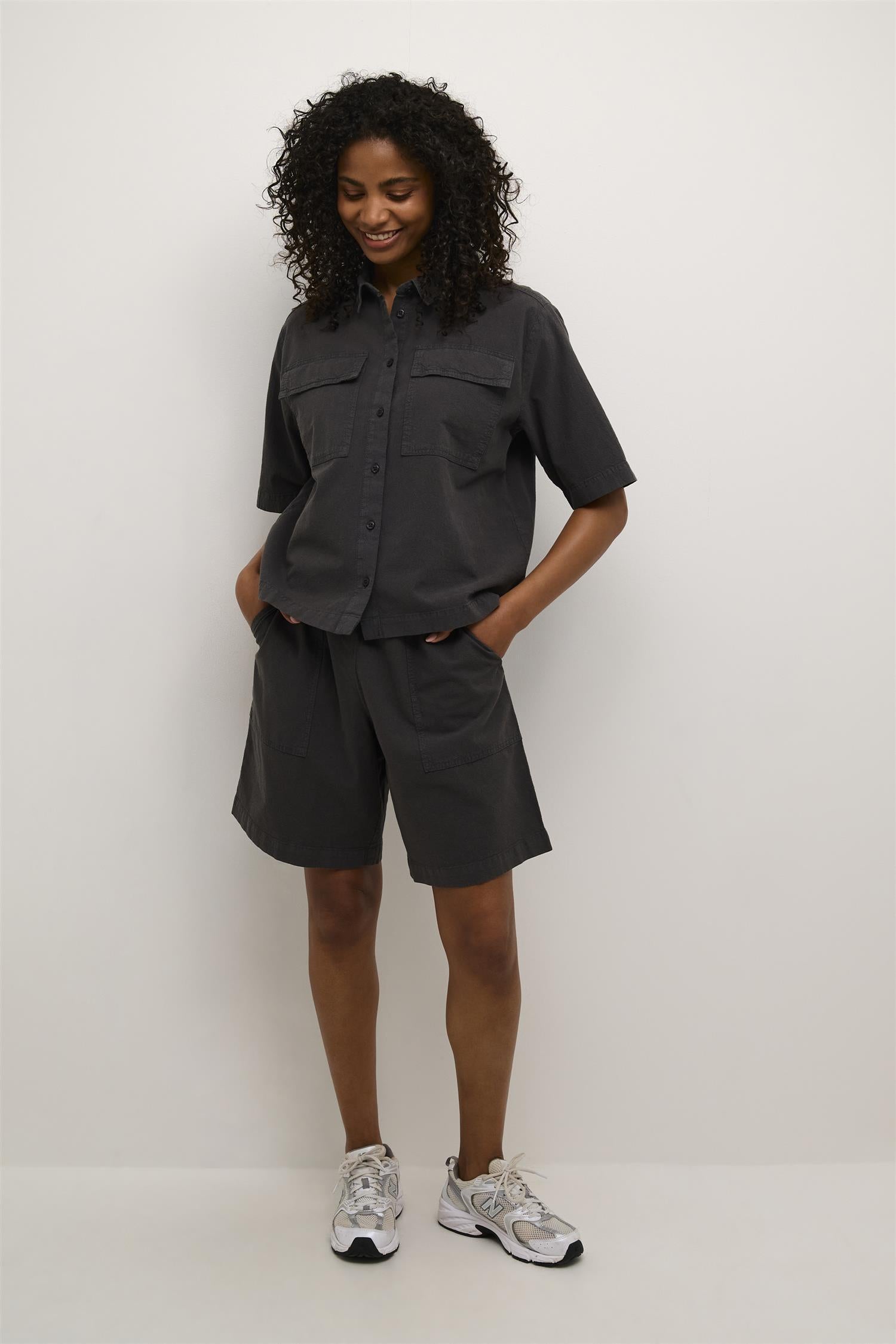 KAnaya Liah Shorts Black Oyster