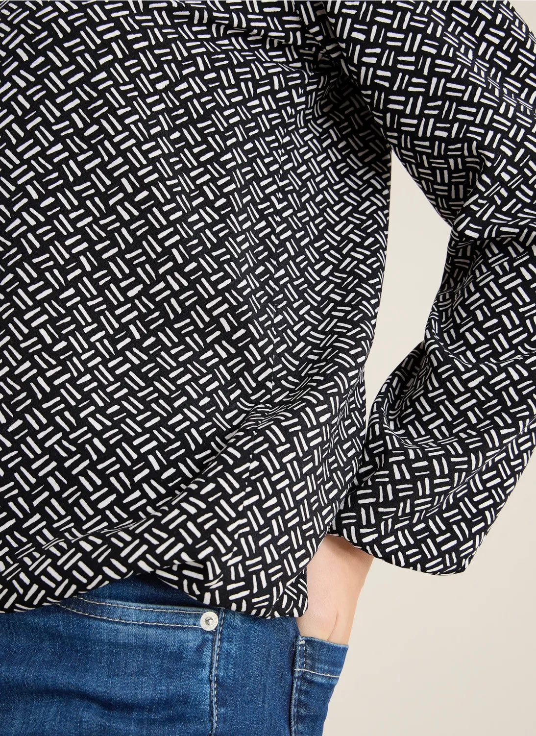 AOP viskose blouse with lurex Svart