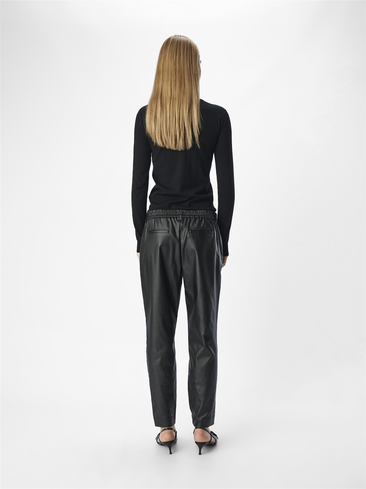 OBJMELBA LISA SLIM COATED PANT 135 DIV Svart