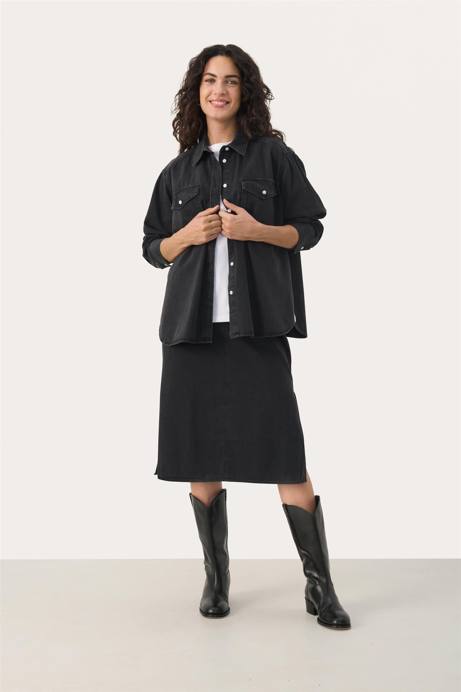 LizziePW SK Washed Black Denim