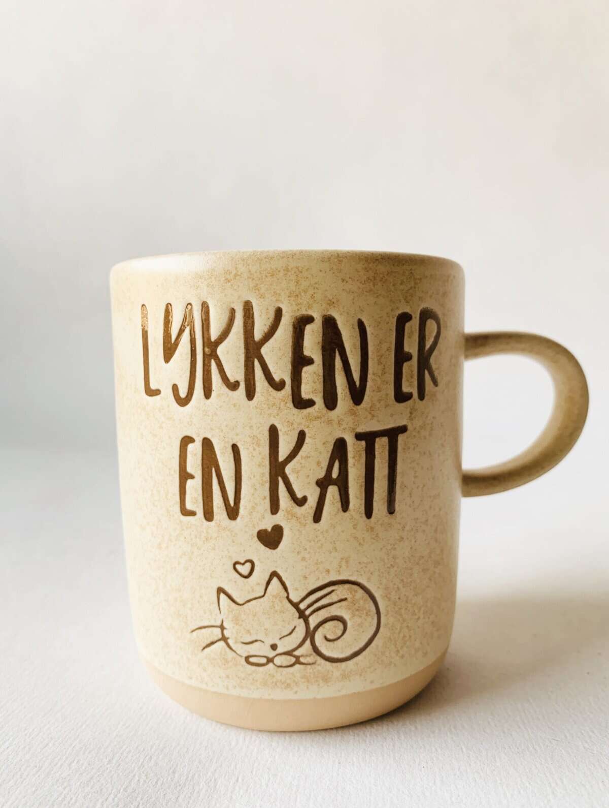 KRUS «LYKKEN ER EN KATT» Beige