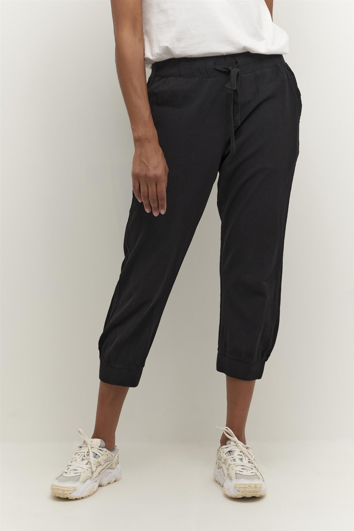 Naya Capri Black Deep