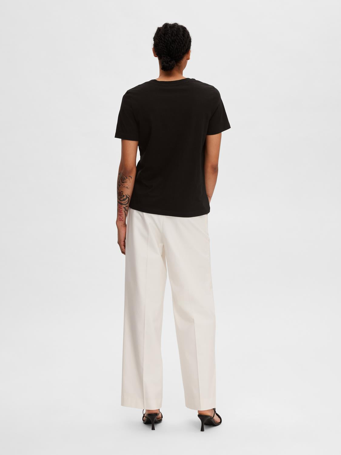 SLFMYESSENTIAL SS V-NECK TEE NOOS Sort