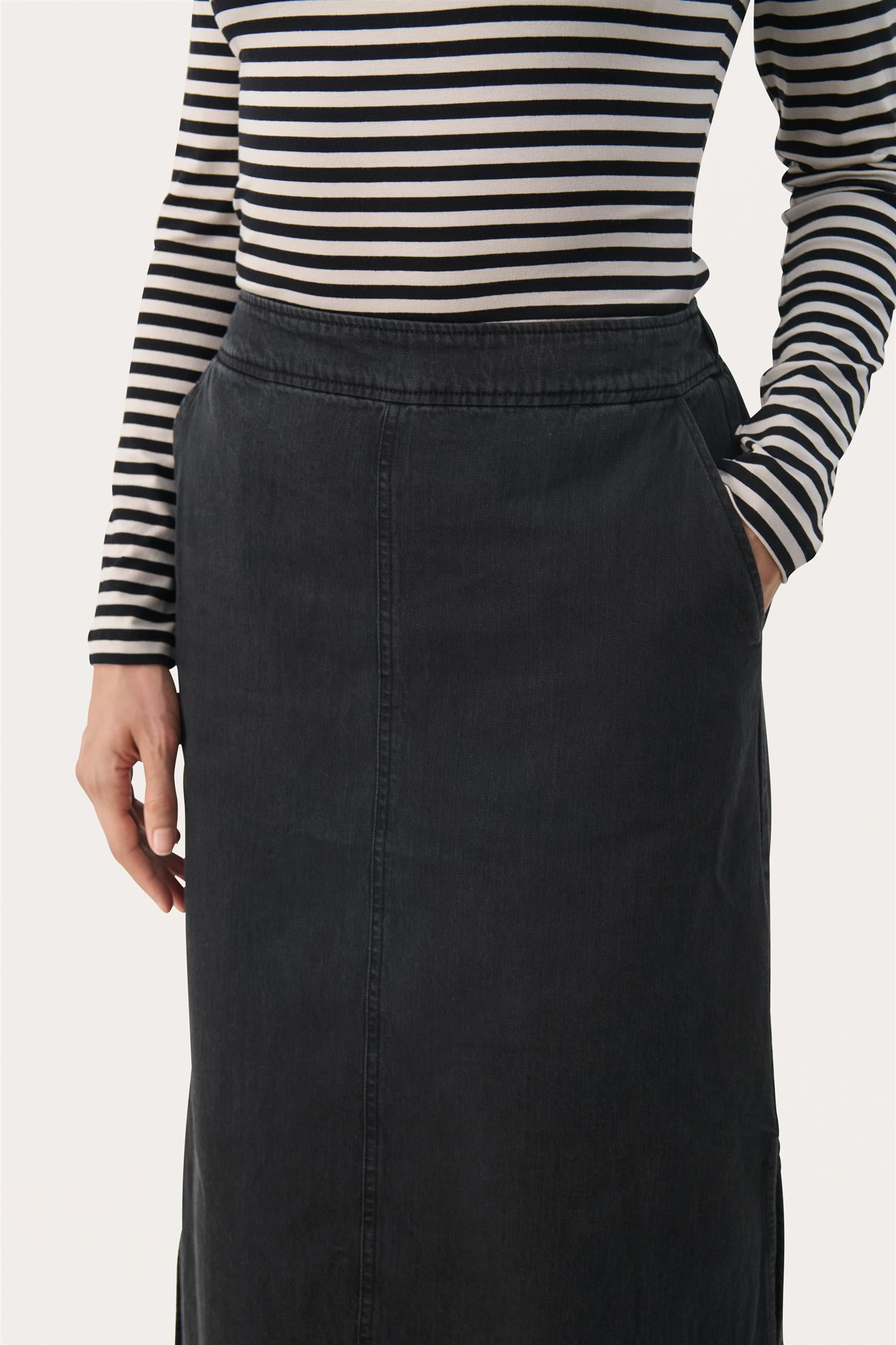 LizziePW SK Washed Black Denim