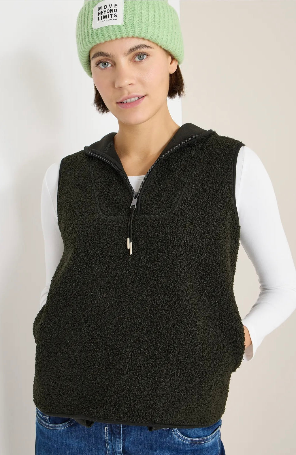 TOS Teddy troyer vest w.hood Khaki