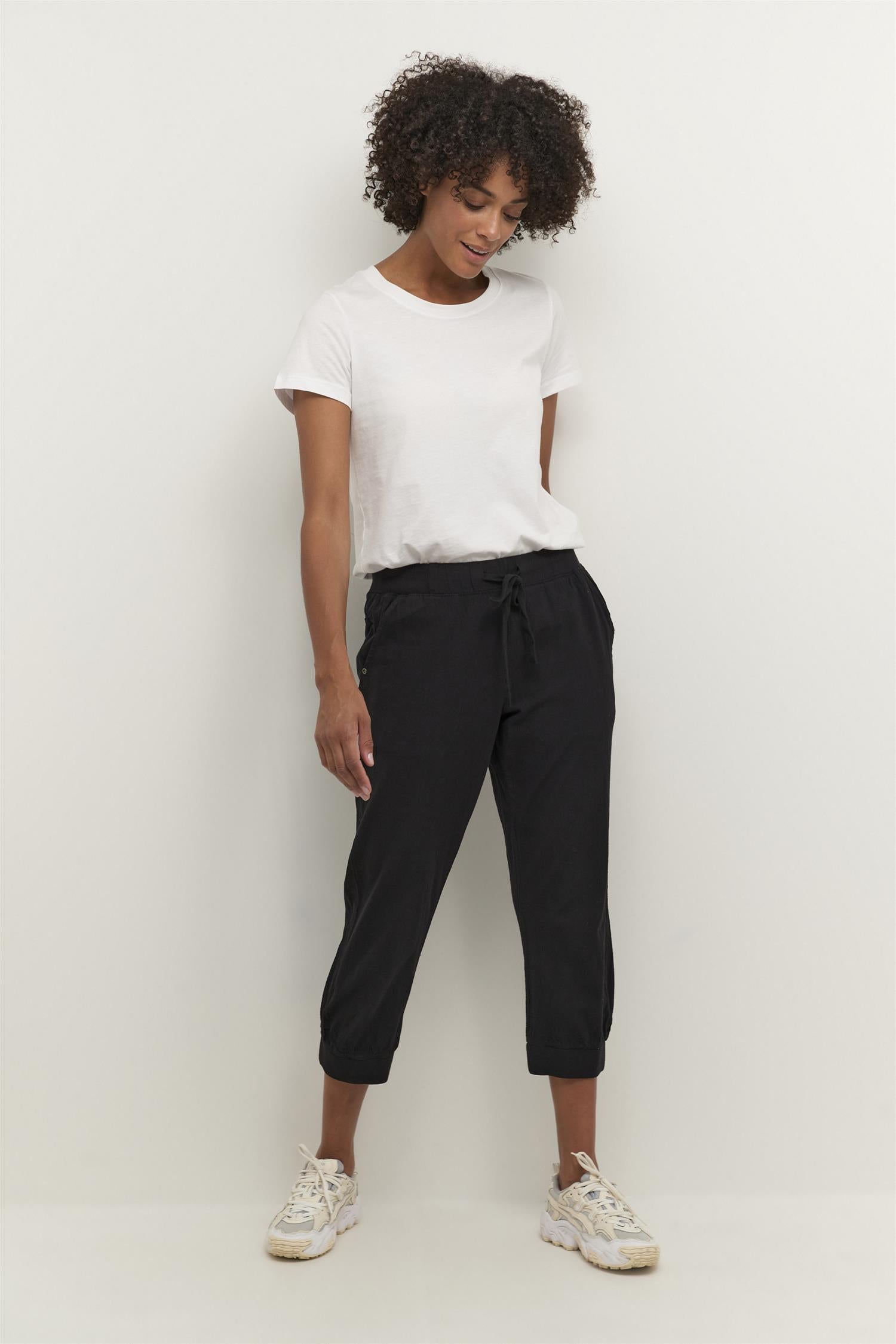 Naya Capri Black Deep