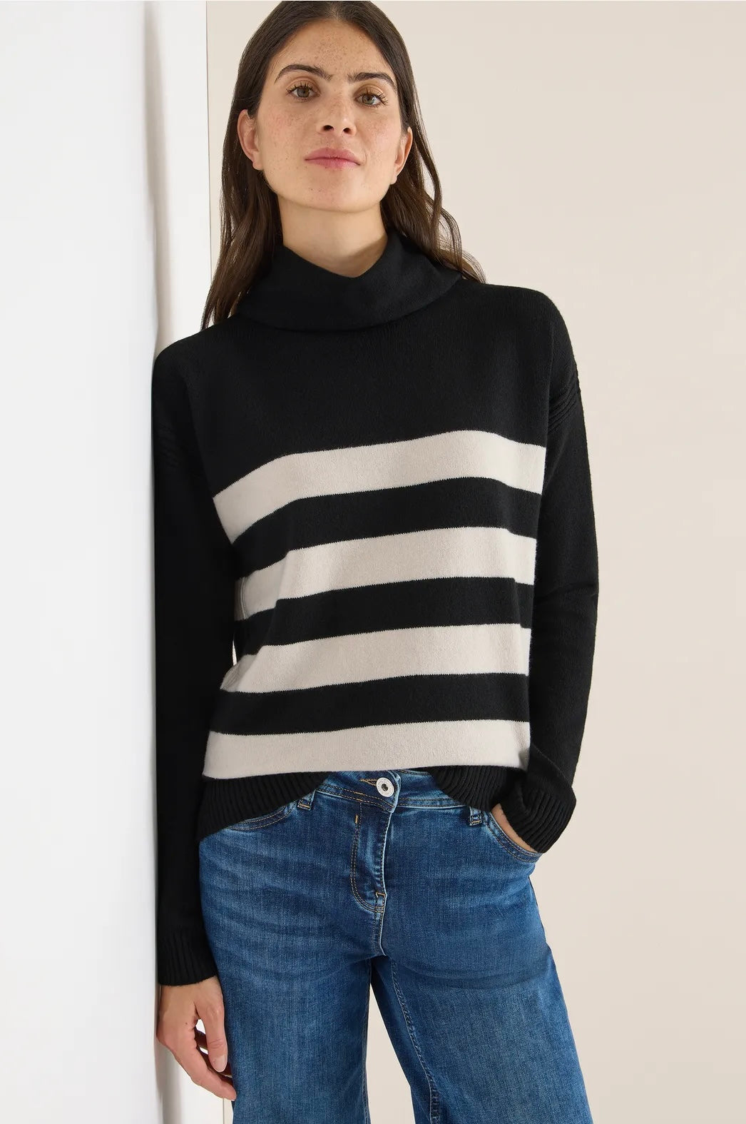 EOS cosy striped rollneck Svart