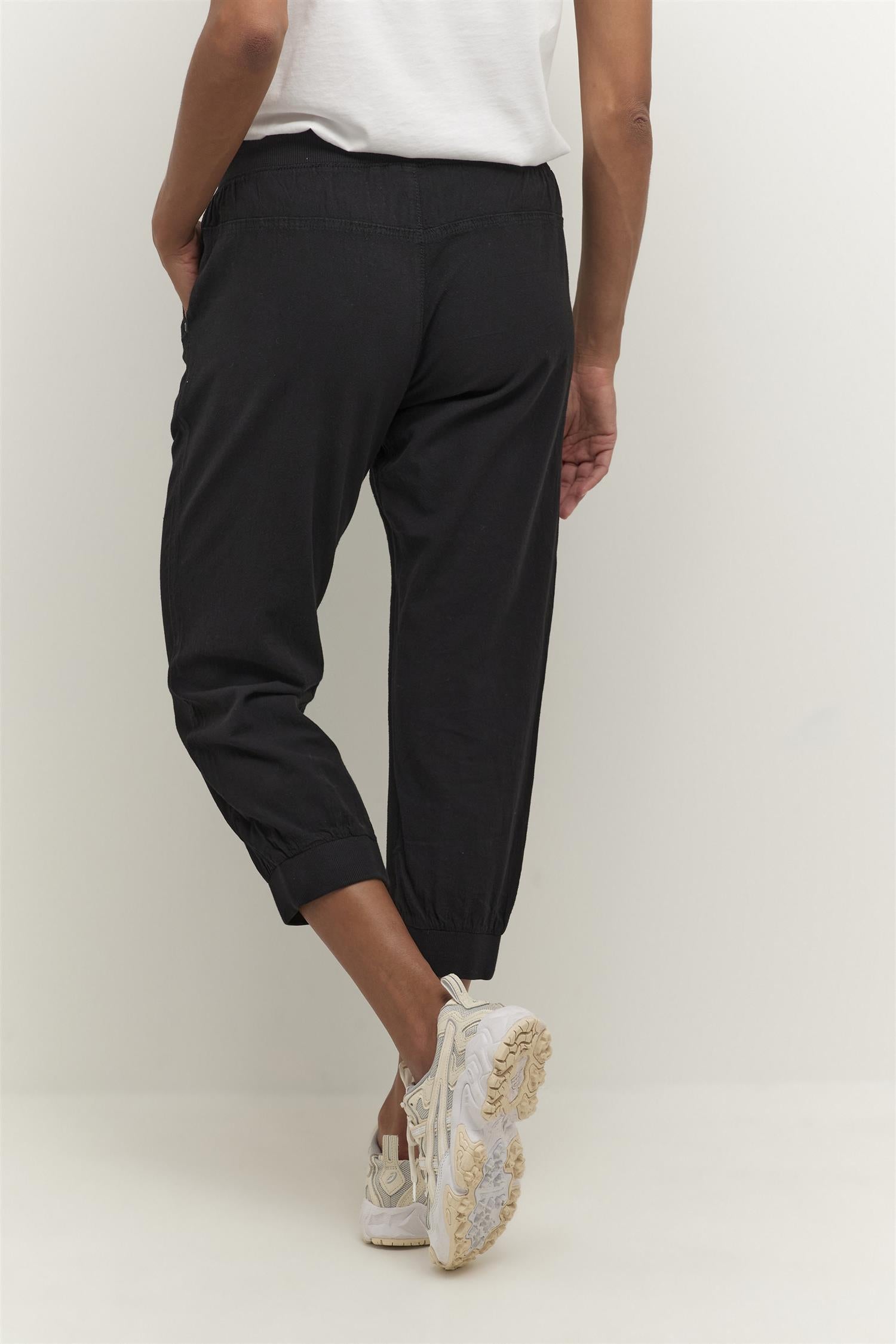 Naya Capri Black Deep