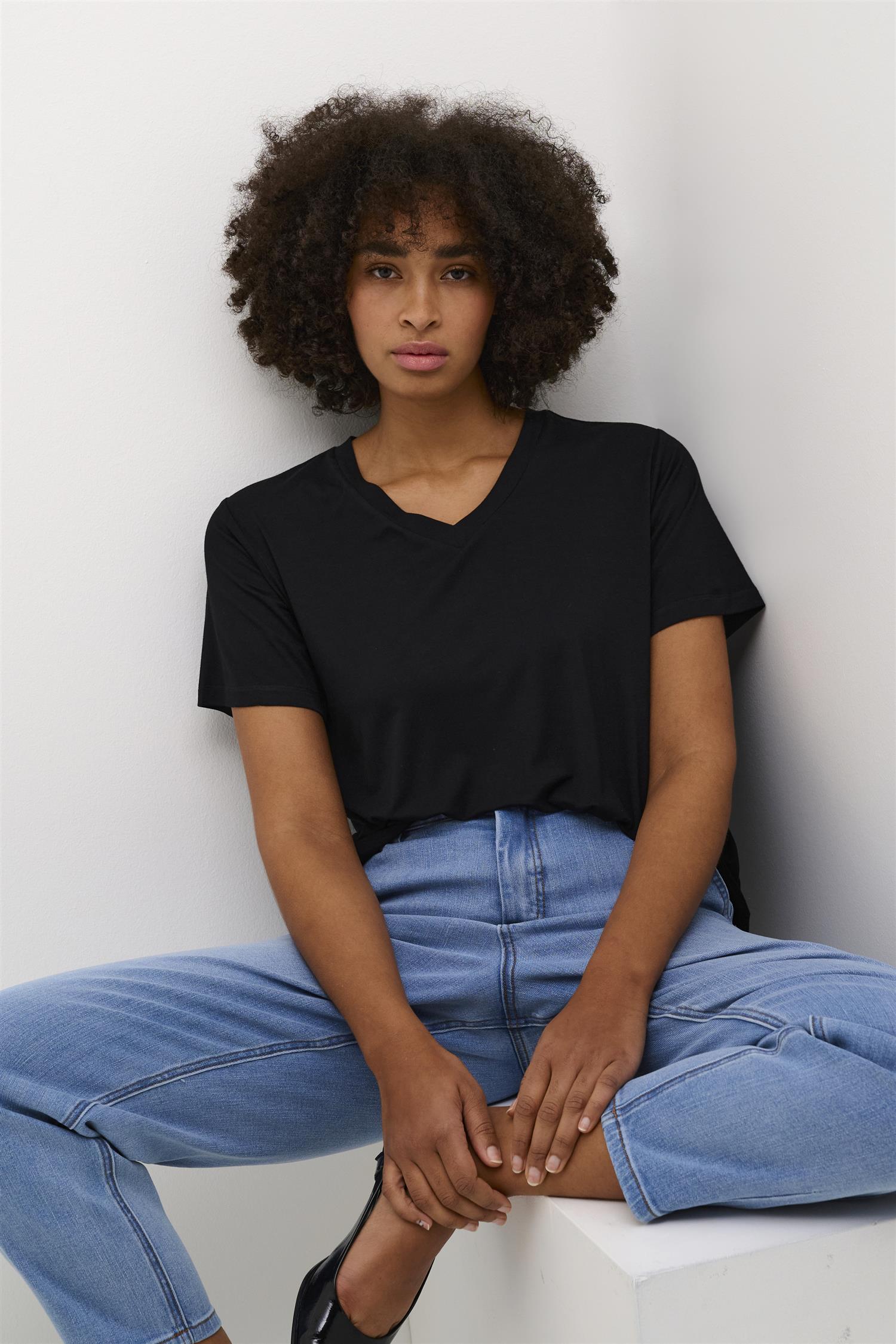 KAfida V-Neck T-Shirt Svart