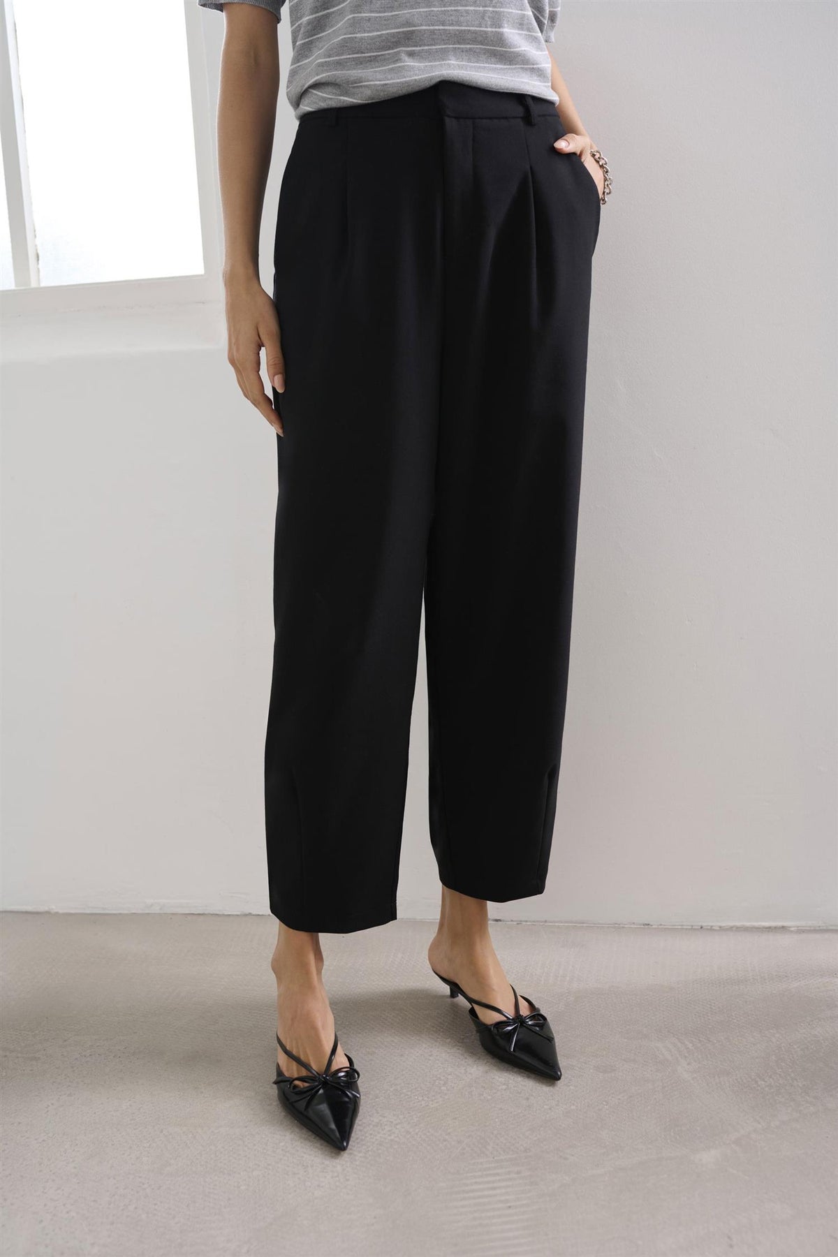 Kamerle Pants Cropped Sort