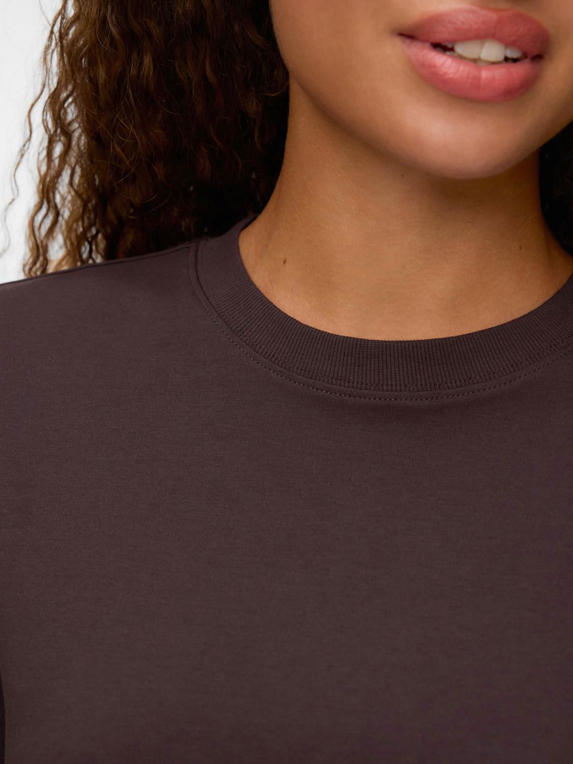 Awnaima Ss O-Neck T-Shirt Noos Brun