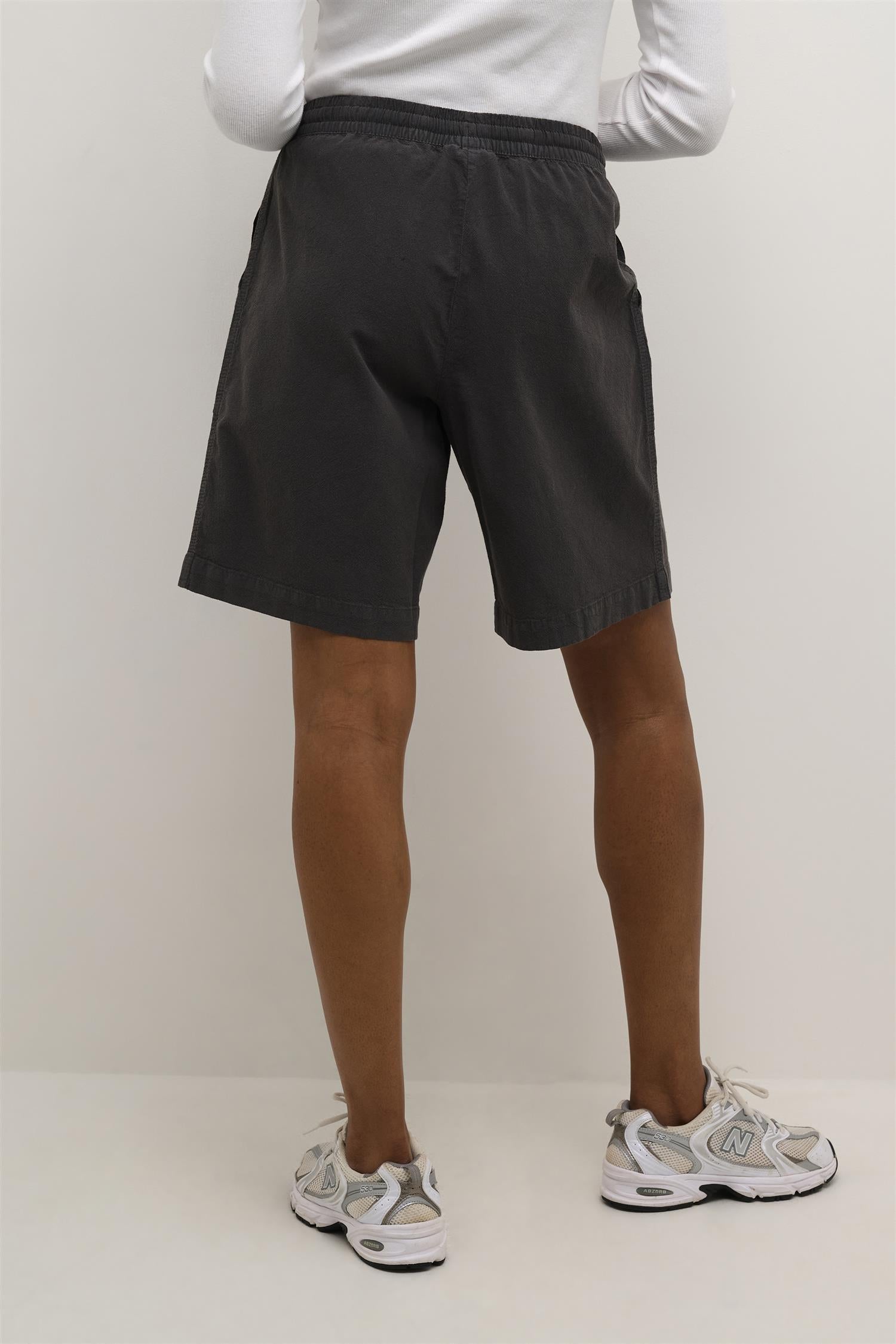KAnaya Liah Shorts Black Oyster
