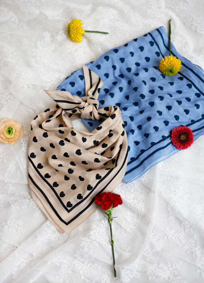 BcClaudia love mini scarves Kremfarget