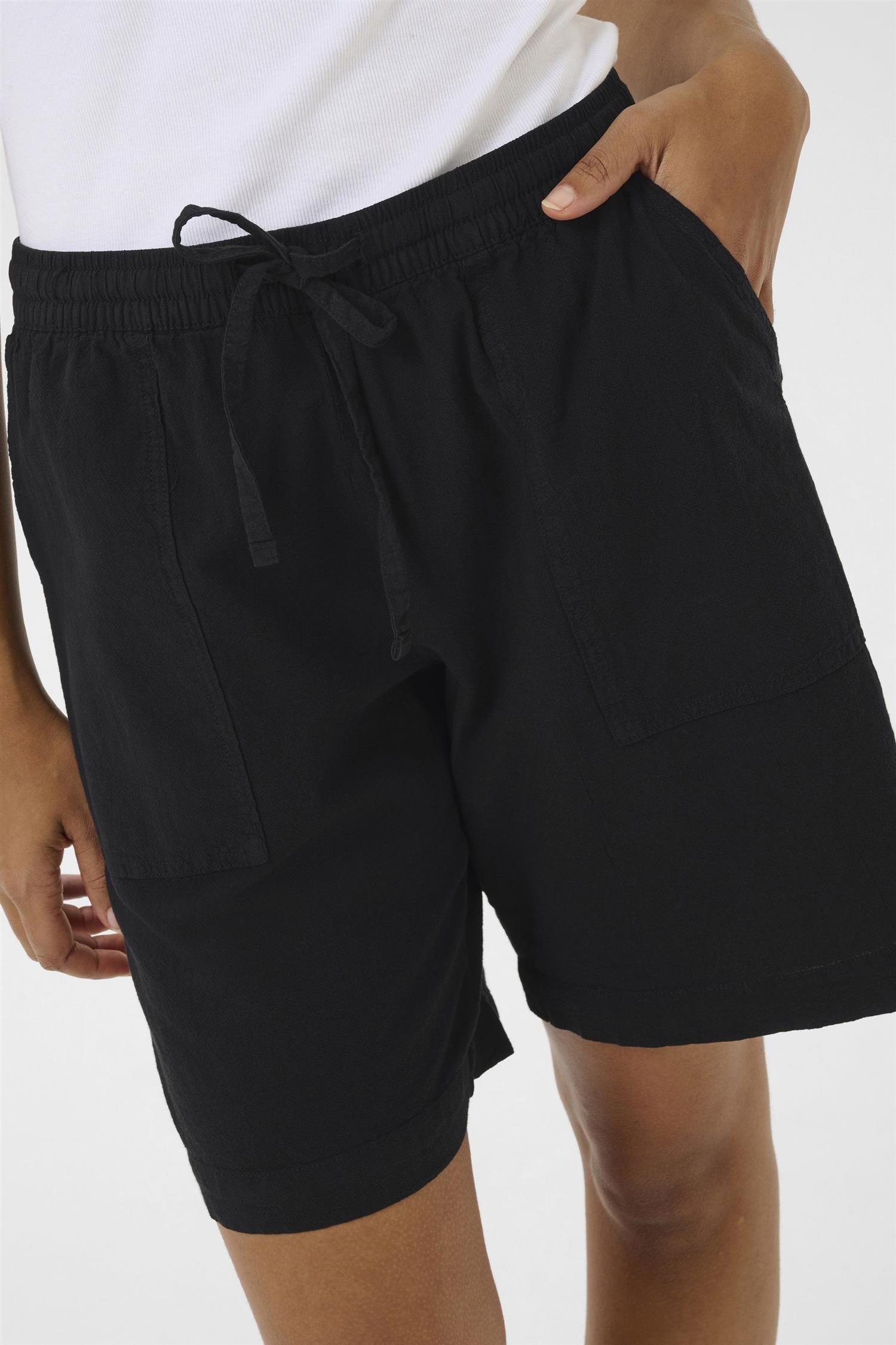 Kanaya Liah Shorts Sort