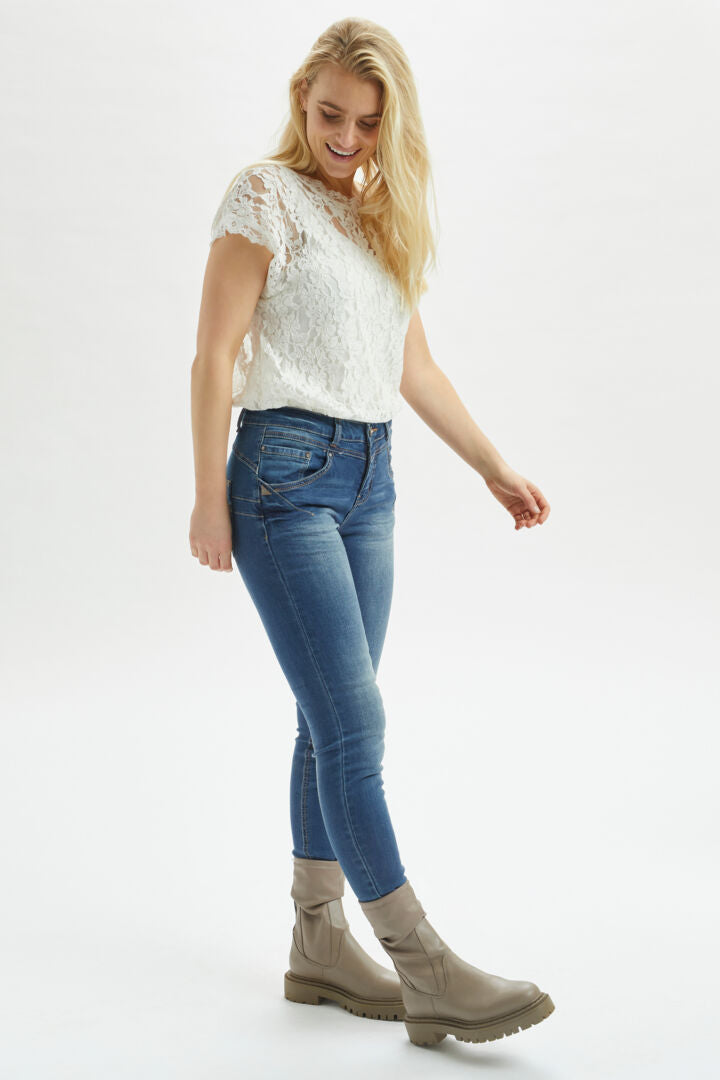 AMALIE JEANS SHAPE FIT Jeans