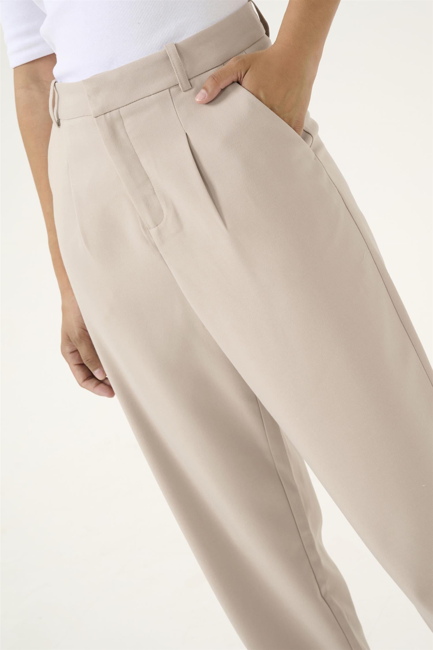 Kamerle Pants Cropped Beige