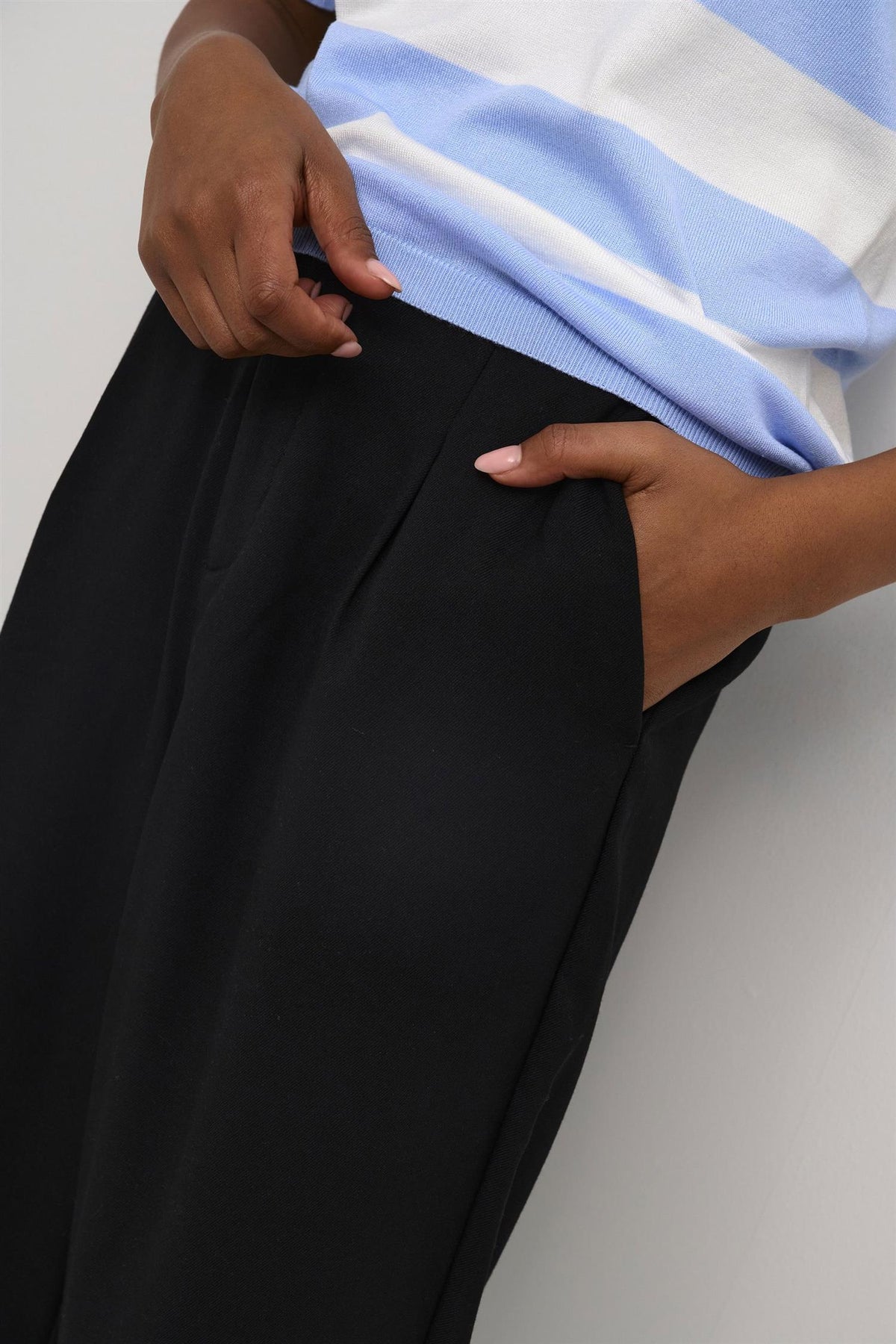 Kamerle Pants Cropped Sort