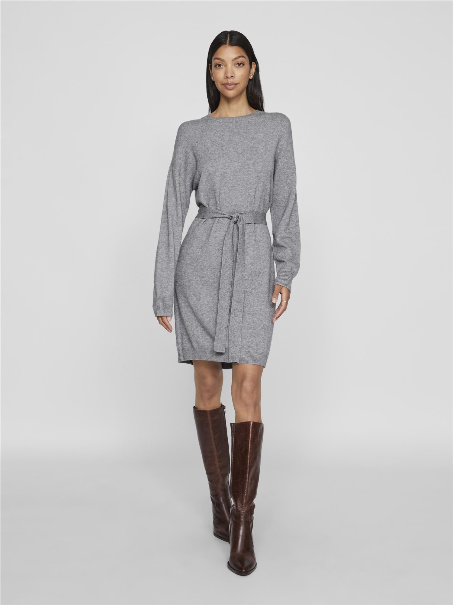 VIRIL O-NECK L/S BELT KNIT DRESS - NOOS Grå