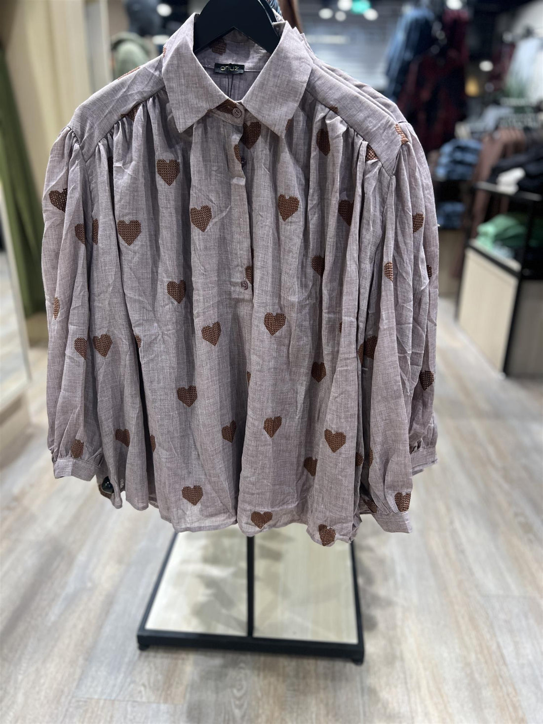 SHIRT W/EMBRODERY HEARTS Rosa