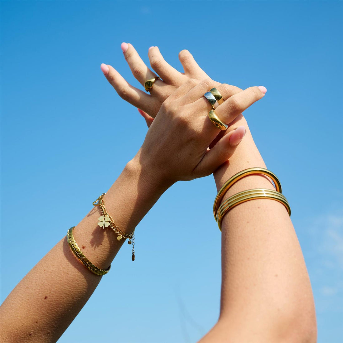 Edeline - Multi Charm Bracelet - Gold Gull