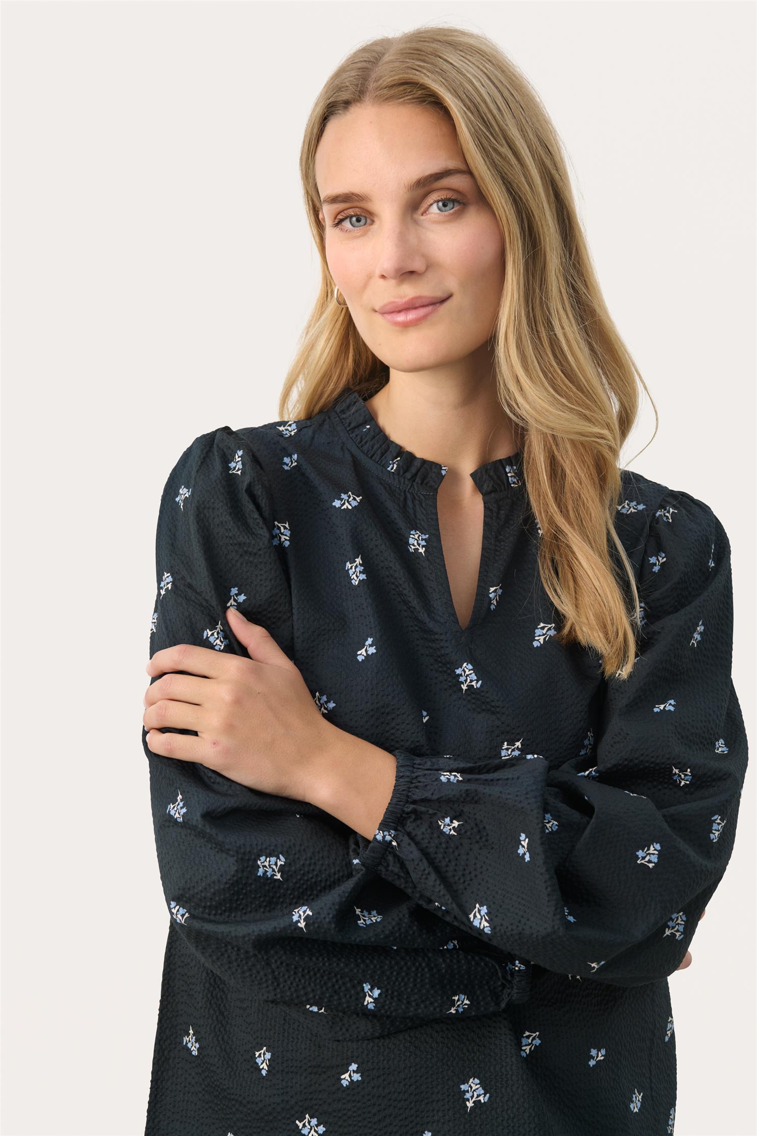 EimyPW BL Dark Navy Bouquet Print