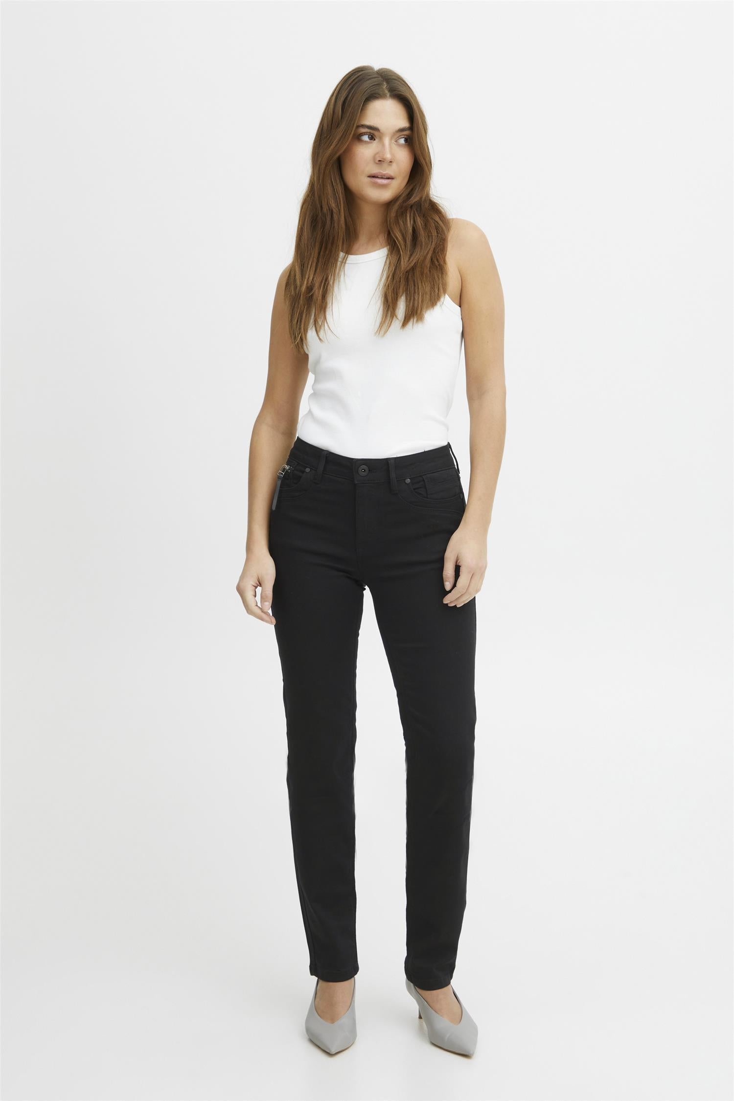 PZKAROLINA HW Jeans Straight STAYBLACK Svart