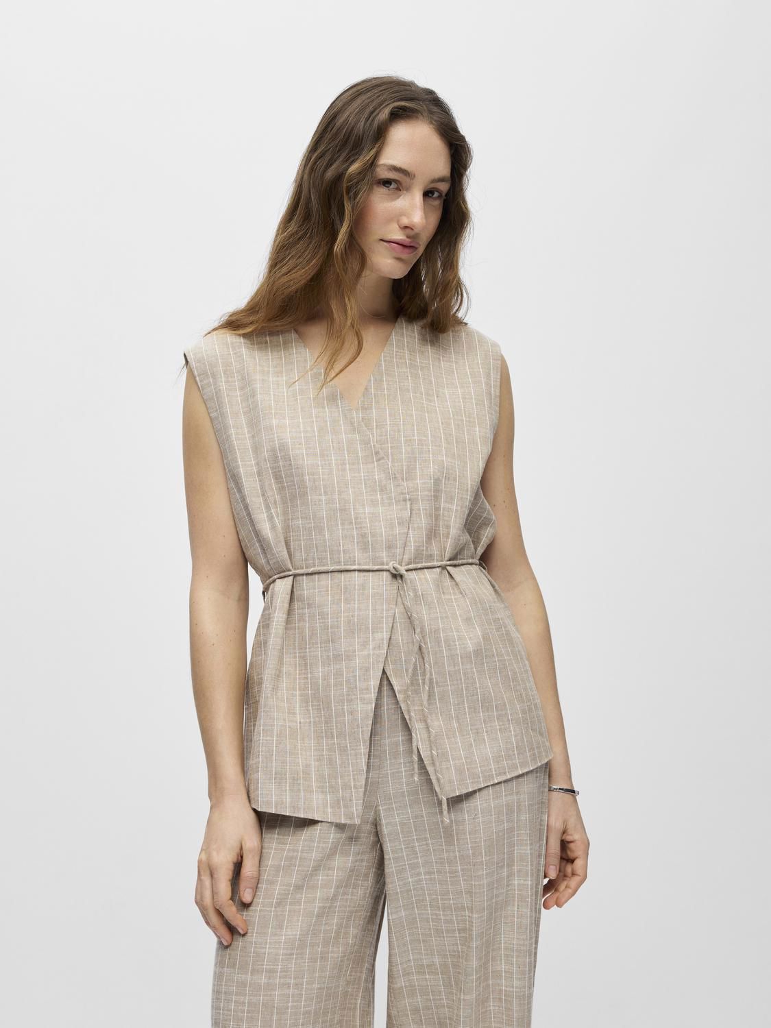 Objpaula Yui Lo Waistcoat 144 Grå