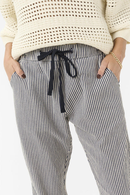 Kanaya Striped Capri Pants Svart