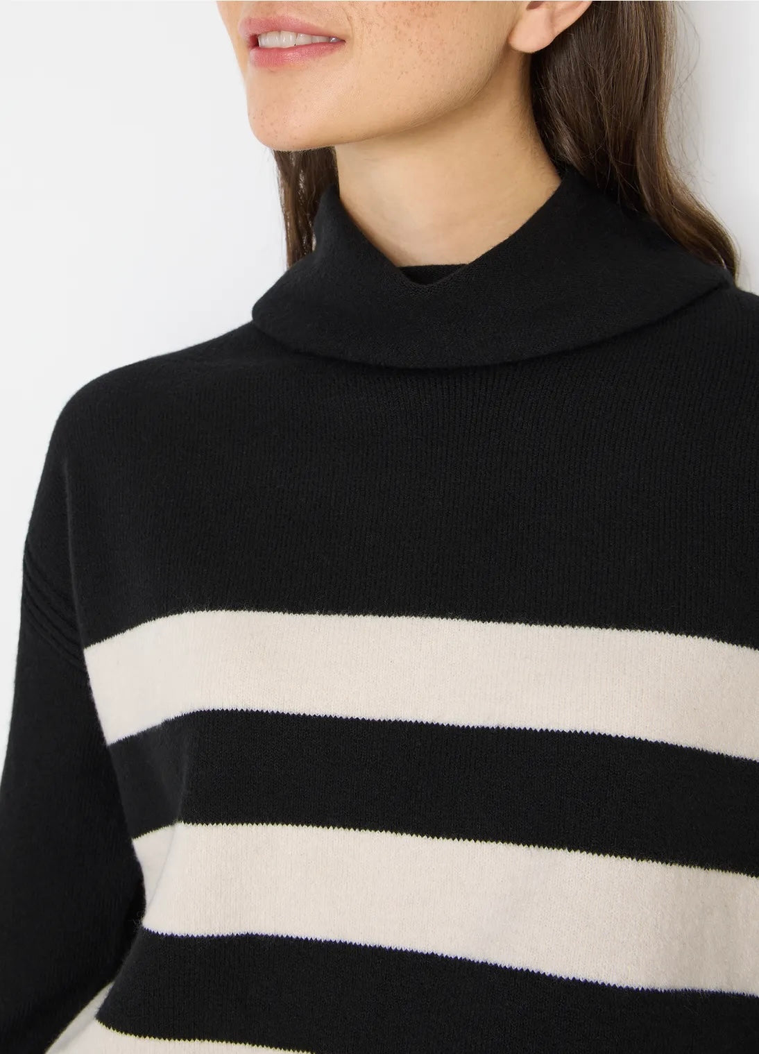 EOS cosy striped rollneck Svart