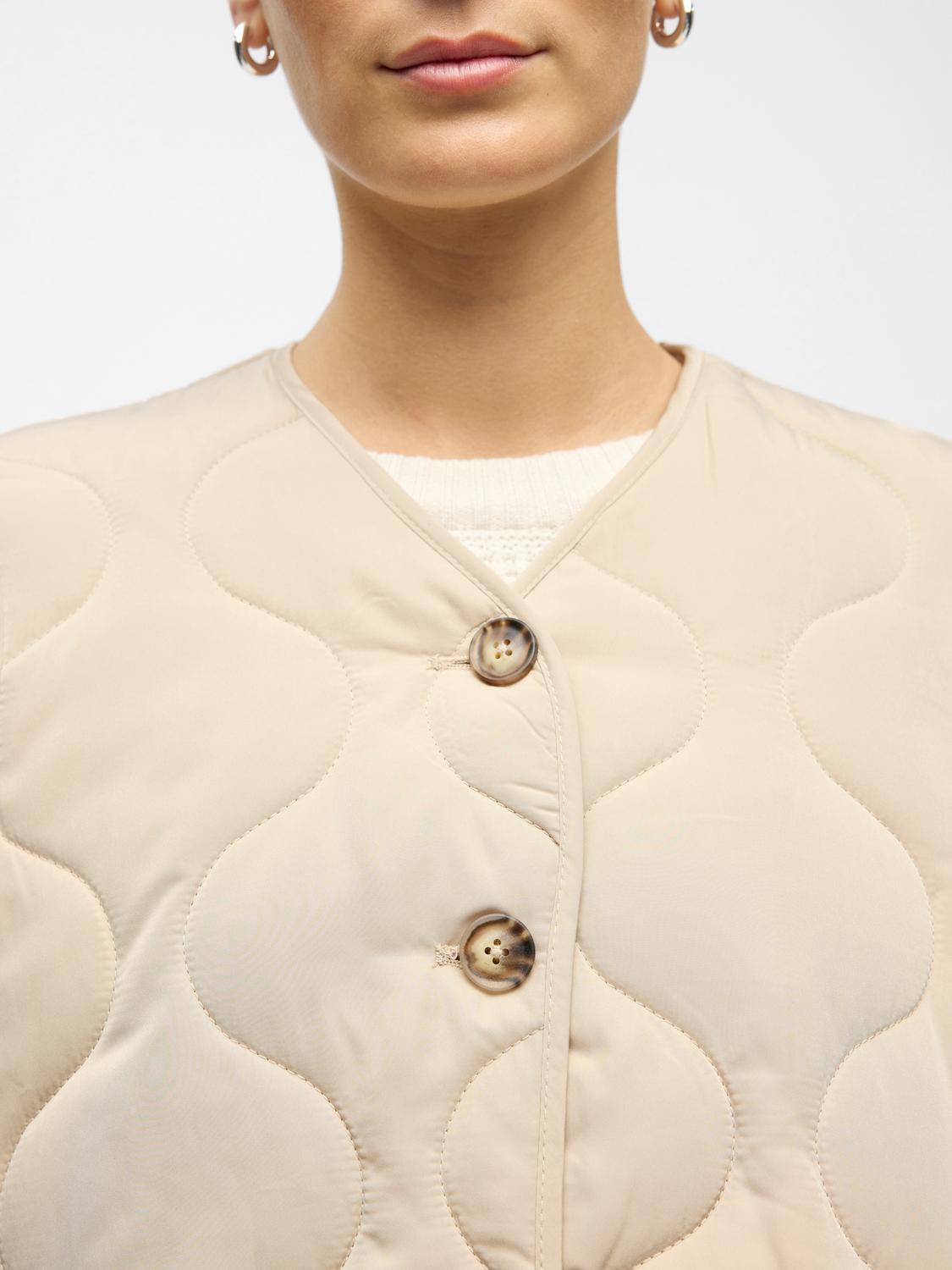 Objallie Lo Quilt Waistcoat E Aw Fair 25 Beige