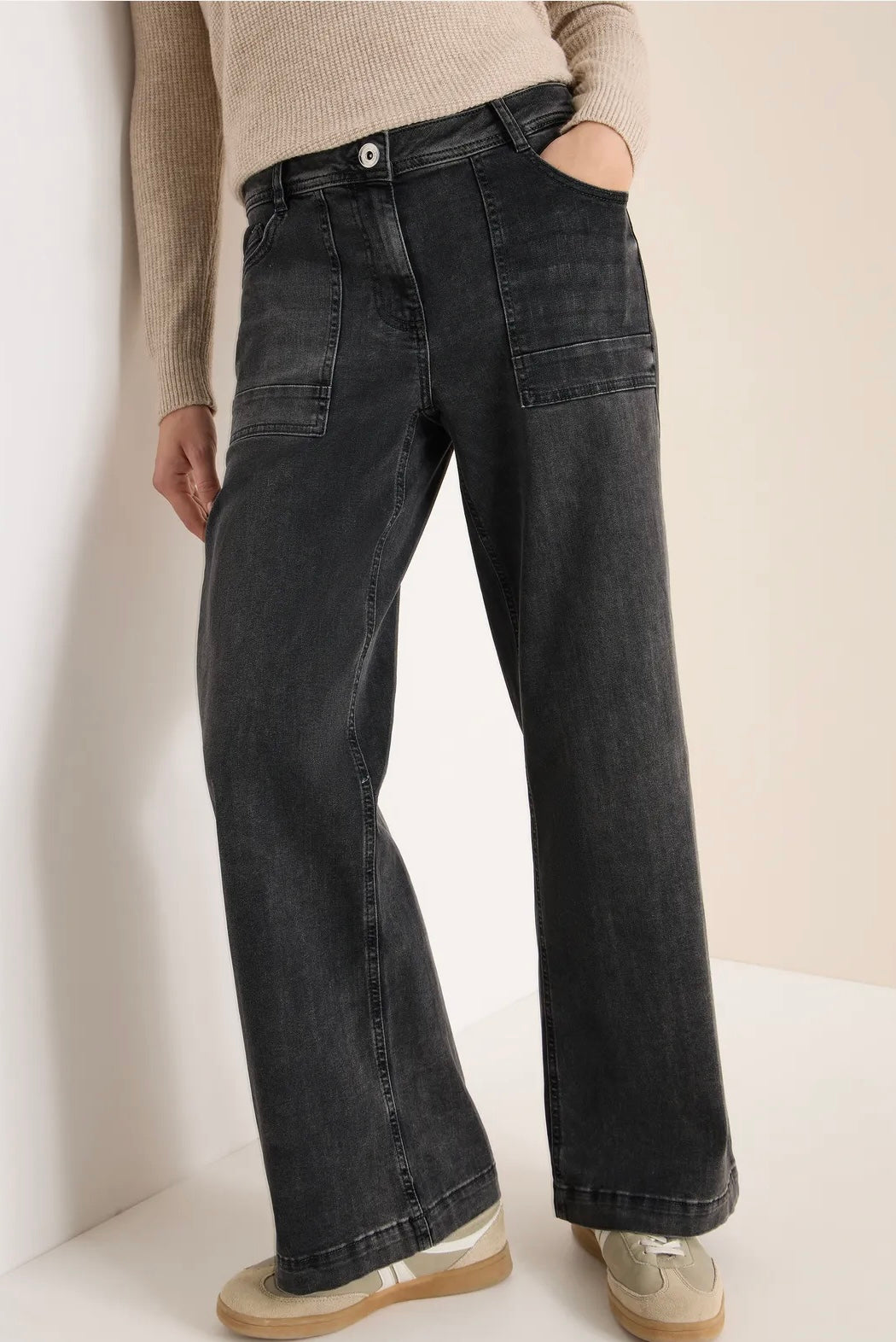 Neele flare grey patch Mørkegrå