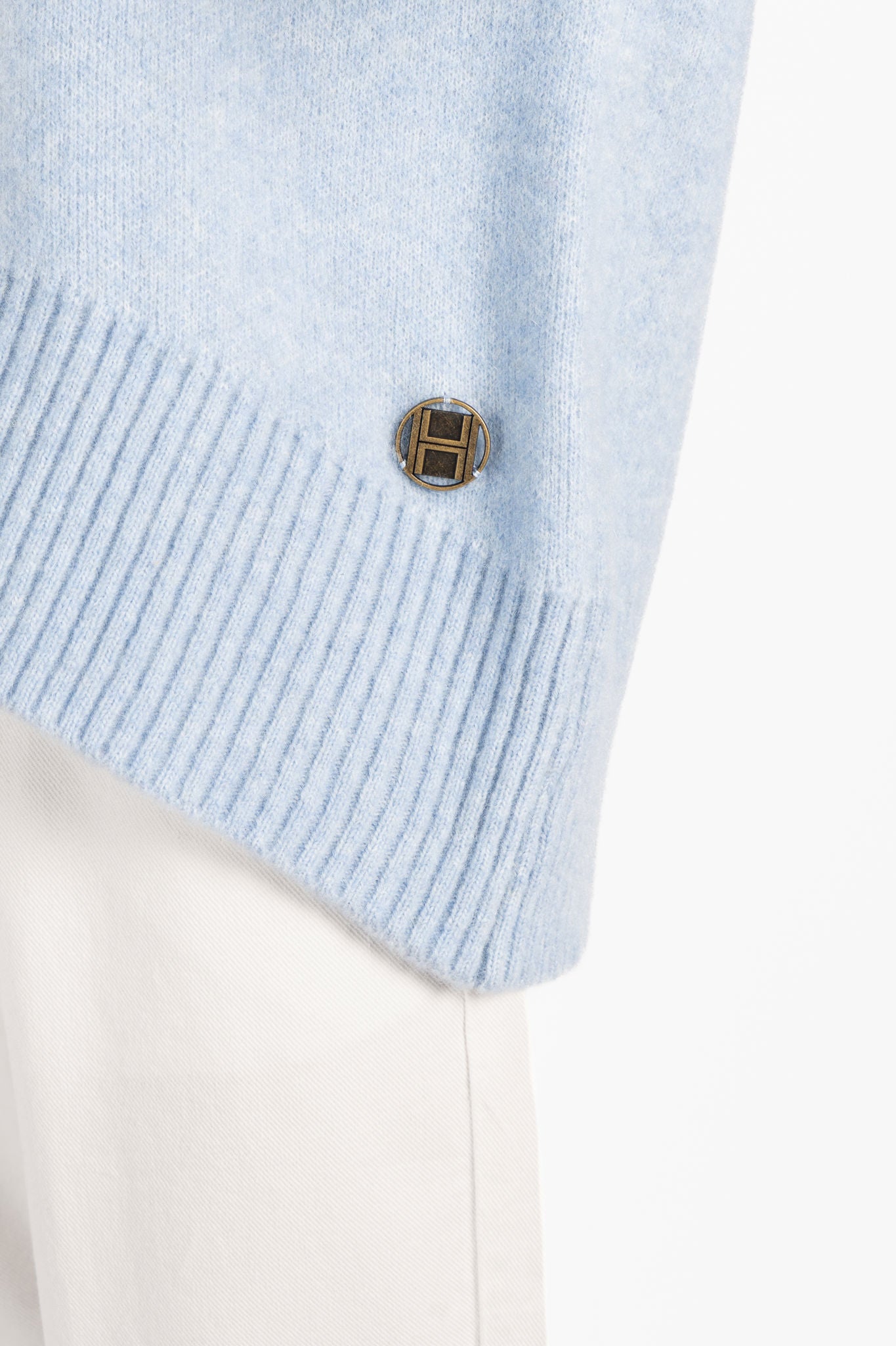 Fam Patch Short Sweater Blå
