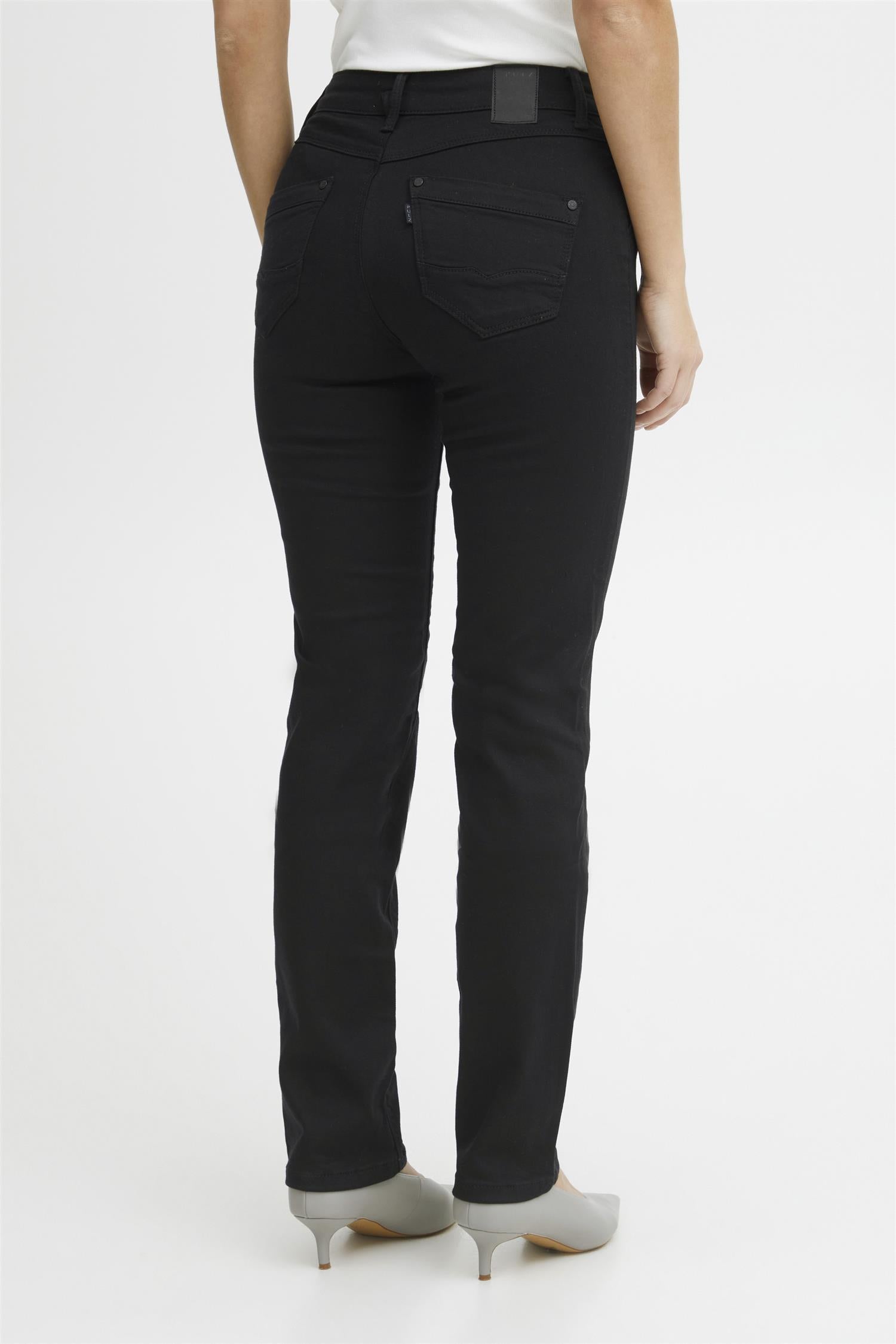 PZKAROLINA HW Jeans Straight STAYBLACK Svart