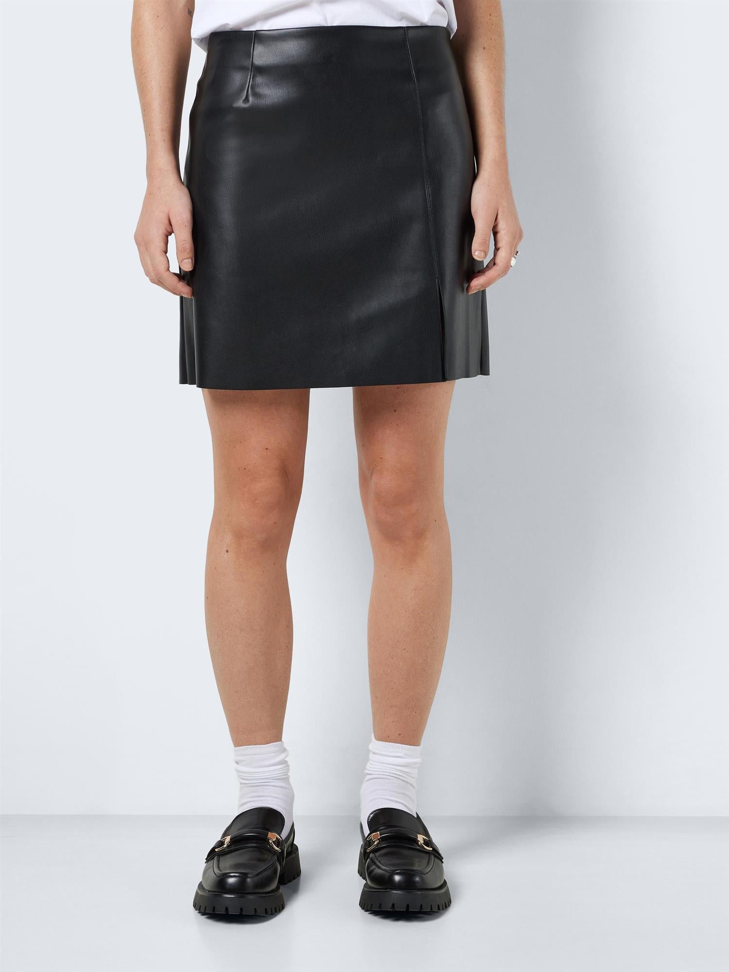 NMCLARA PENNY PU HW SLIT SKIRT NOOS Black