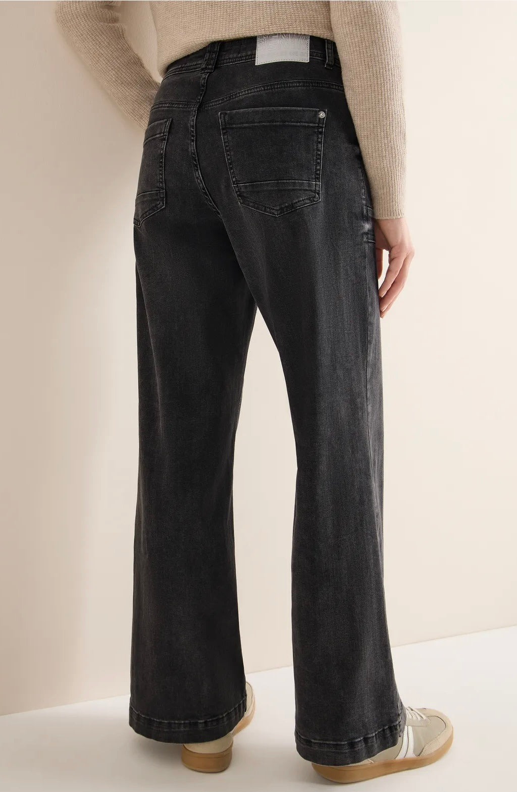 Neele flare grey patch Mørkegrå