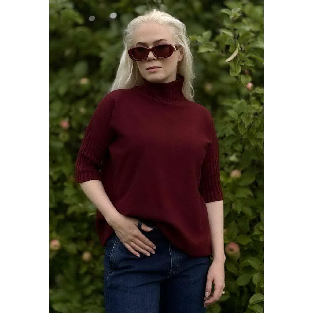 Highneck shortsleeved knit Bordeaux