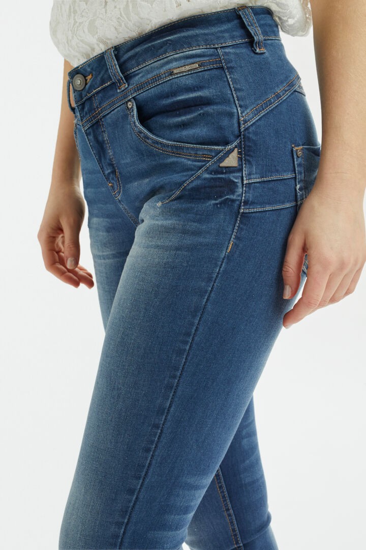 AMALIE JEANS SHAPE FIT Jeans