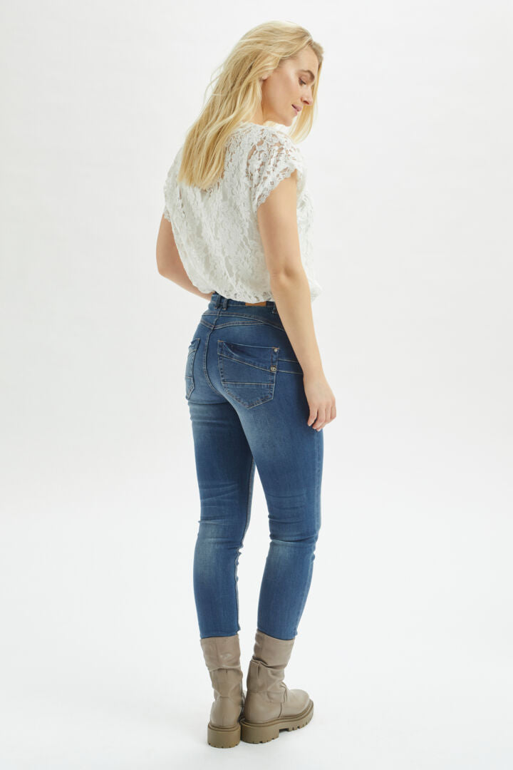 AMALIE JEANS SHAPE FIT Jeans